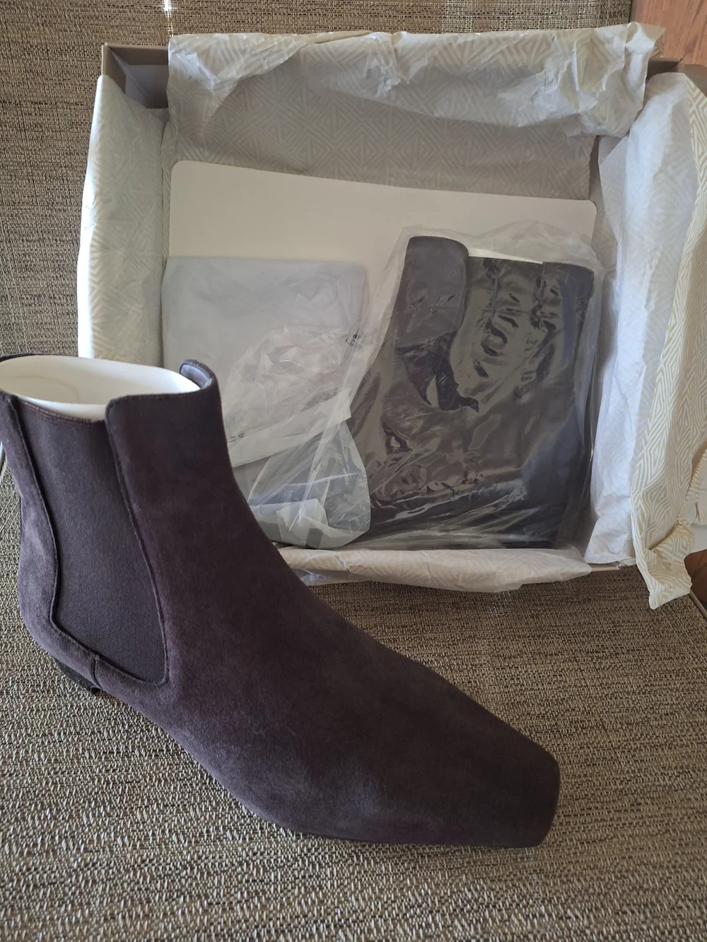 NIB Women's Suede Chelsea Bootie in Dark Brown SIZE 9M